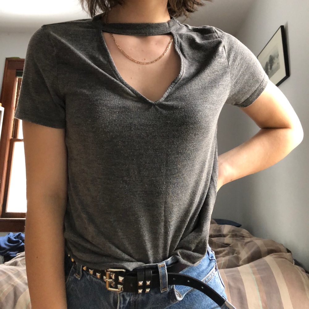 🌈cutout neck tee